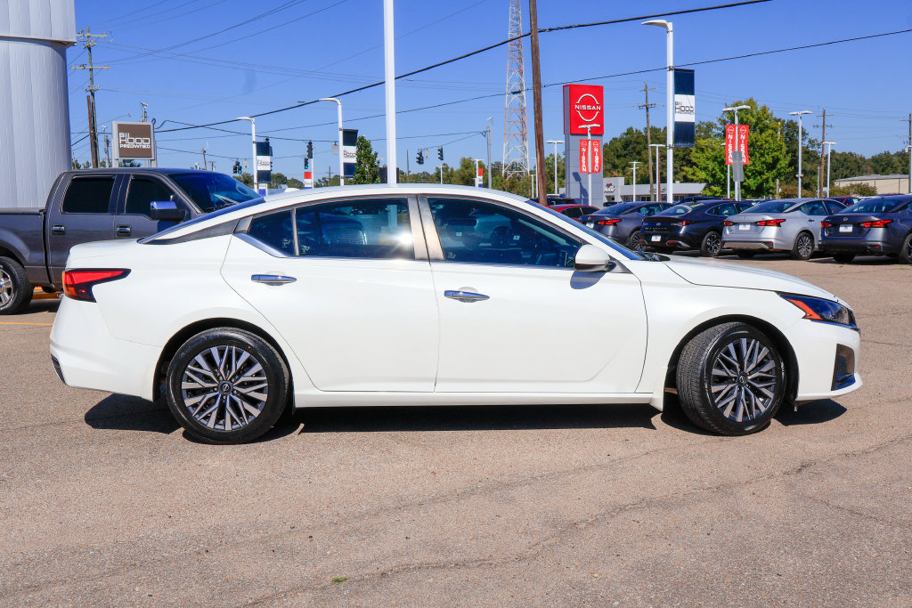 Used 2023 Nissan Altima 2.5 SV FWD image 21
