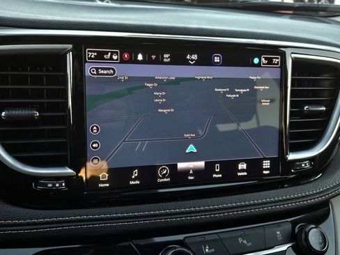 Used 2023 Chrysler Pacifica Limited image 16