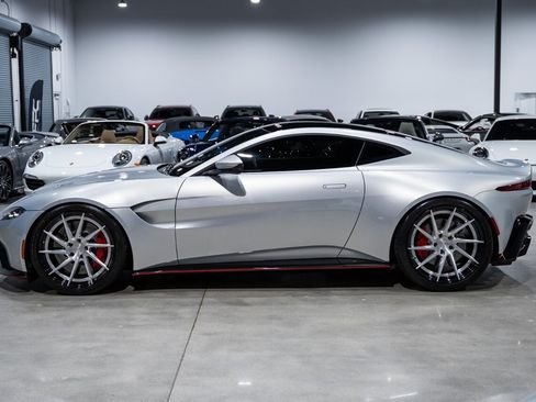 Used 2019 Aston Martin V8 Vantage Coupe RWD image 3