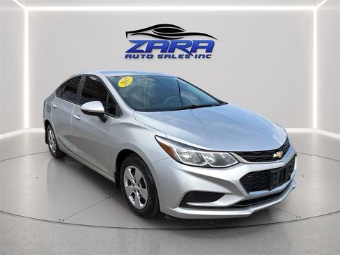 Used 2017 Chevrolet Cruze LS FWD image 9