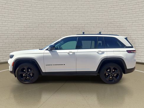 Used 2023 Jeep Grand Cherokee Altitude AWD/4WD image 8