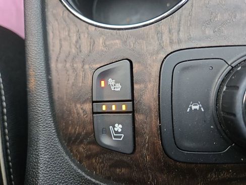 Used 2023 GMC Acadia Denali w/ Black Diamond Edition image 23