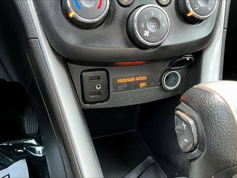 Used 2018 Chevrolet Trax LT w/ LT Convenience Package FWD image 16