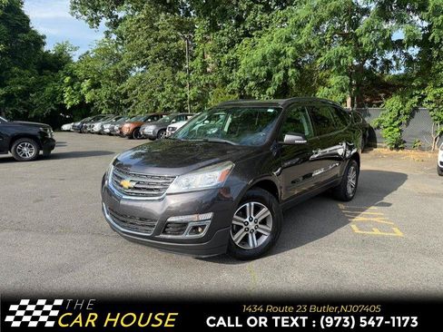 Used 2017 Chevrolet Traverse LT FWD image 1