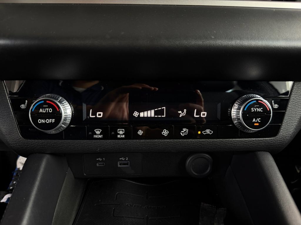 Used 2023 Mitsubishi Outlander SE FWD image 17