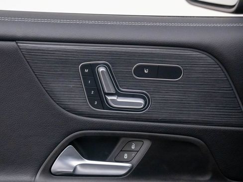 Used 2023 Mercedes-Benz GLB 250 4MATIC image 13