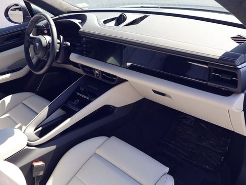 New 2026 Porsche Macan Turbo Electric image 25