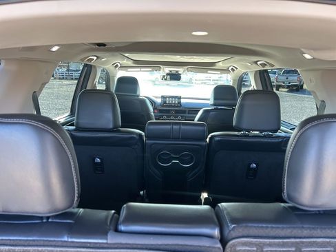 Used 2025 Honda Pilot Touring image 11
