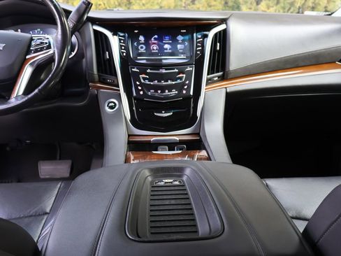 Used 2019 Cadillac Escalade 4WD w/ LPO, Radiant Package image 23