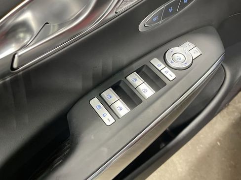 Used 2023 Genesis GV70 2.5T w/ Select Package image 19