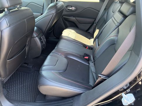 Used 2019 Jeep Cherokee Trailhawk w/ Comfort/Convenience Group AWD/4WD image 21