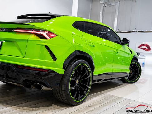 Used 2022 Lamborghini Urus AWD/4WD image 31