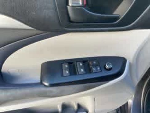 Used 2018 Toyota Highlander LE image 22