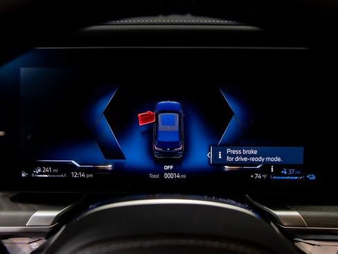 Used 2026 BMW 750e xDrive AWD/4WD image 17