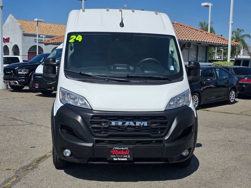 Used 2024 RAM ProMaster 2500 w/ Convenience Group FWD image 2