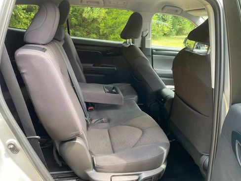 Used 2022 Toyota Highlander L FWD image 34
