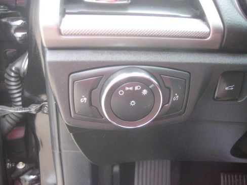 Used 2020 Ford Fusion SE FWD image 17