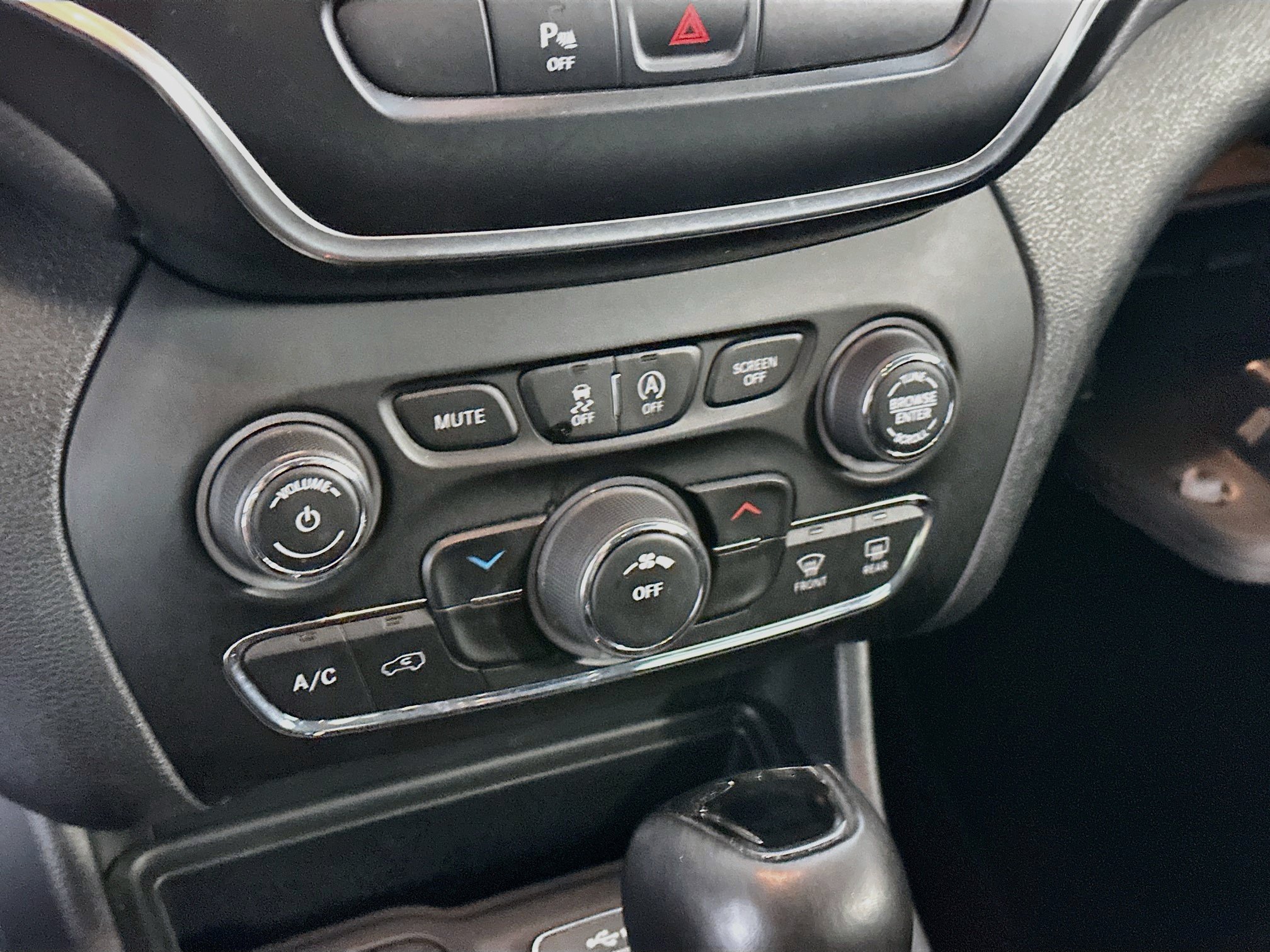 Used 2020 Jeep Cherokee Latitude Plus FWD image 23