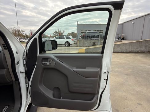 Used 2018 Nissan Frontier SV w/ Value Truck Package image 19