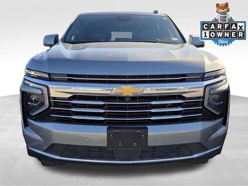 Used 2025 Chevrolet Suburban LT image 2