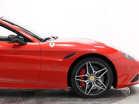 Used 2017 Ferrari California T RWD image 63