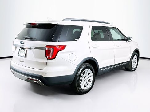 Used 2016 Ford Explorer XLT w/ Equipment Group 202A FWD image 9