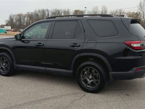 Used 2025 Honda Pilot TrailSport image 6