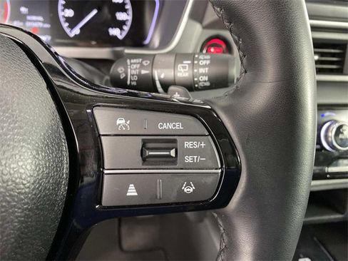 Used 2025 Honda Pilot EX-L image 16