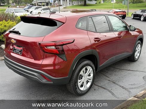 Used 2024 Chevrolet Trax LS FWD image 13