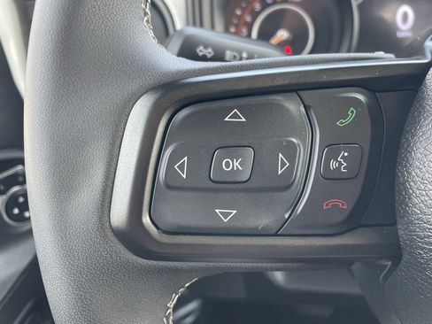 Used 2025 Jeep Gladiator Sport image 8