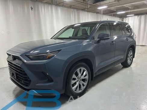 Used 2024 Toyota Grand Highlander image 1