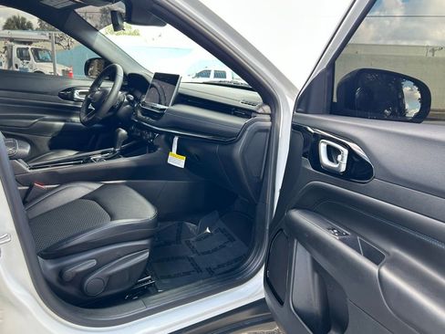 Certified 2025 Jeep Compass Latitude w/ Altitude Special Edition image 30