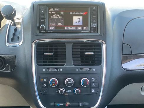 Used 2016 Dodge Grand Caravan SXT FWD image 23