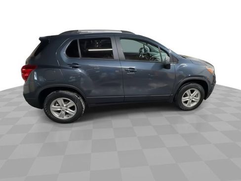 Used 2022 Chevrolet Trax LT w/ LT Convenience Package image 10