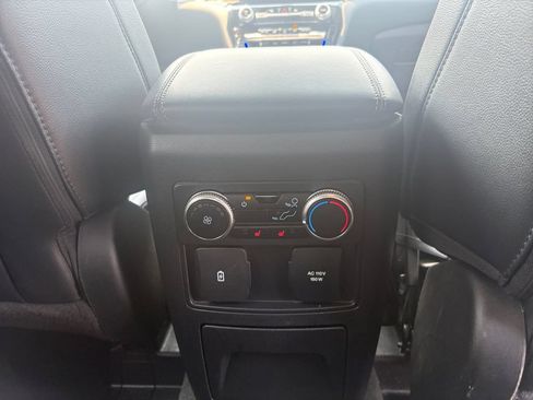 Used 2022 Ford Explorer Limited w/ Equipment Group 301A AWD/4WD image 22