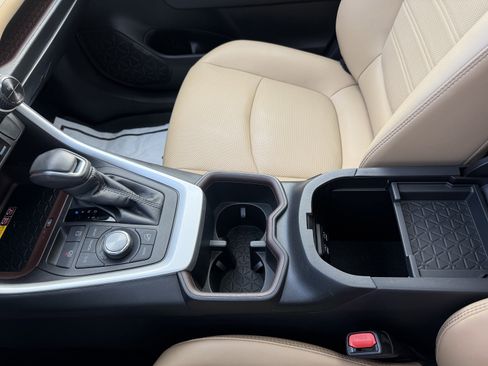 Used 2022 Toyota RAV4 Limited image 24