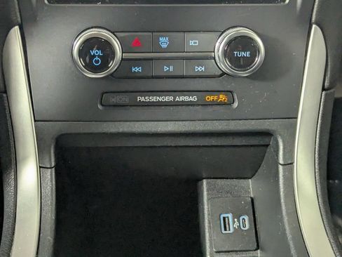 Used 2024 Ford Edge SEL AWD/4WD image 19