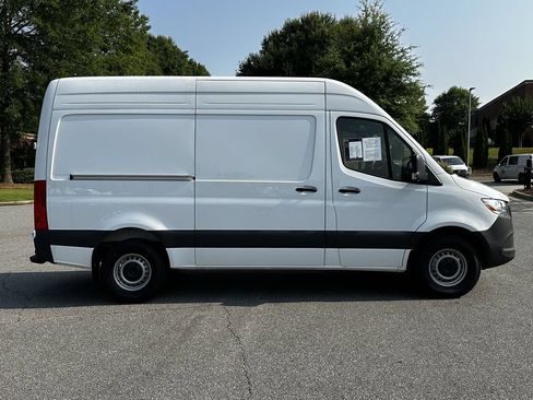 Used 2025 Mercedes-Benz Sprinter 2500 image 9