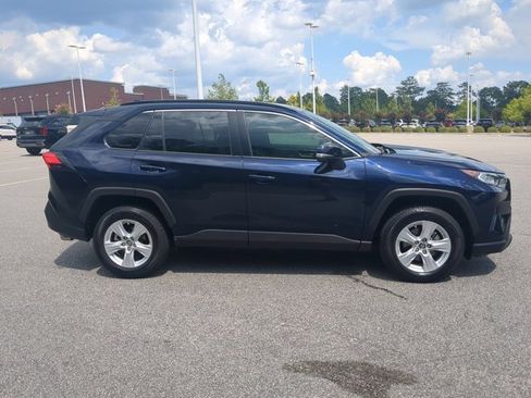 Used 2021 Toyota RAV4 XLE FWD image 3