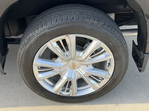 Used 2025 Chevrolet Silverado 1500 High Country w/ High Country Premium Package AWD/4WD image 9