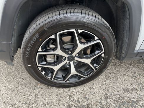 Used 2025 Jeep Compass Limited image 25