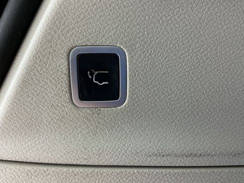 Used 2018 Chrysler Pacifica Touring-L FWD image 45