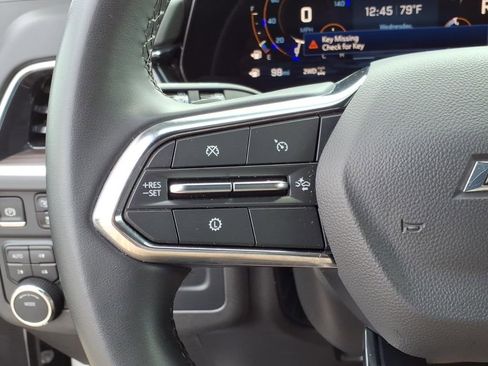 Used 2025 Chevrolet Suburban Z71 image 16