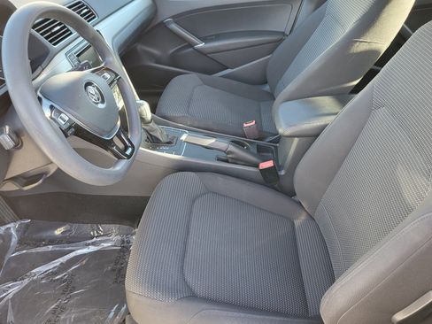 Used 2017 Volkswagen Passat 1.8T S image 11