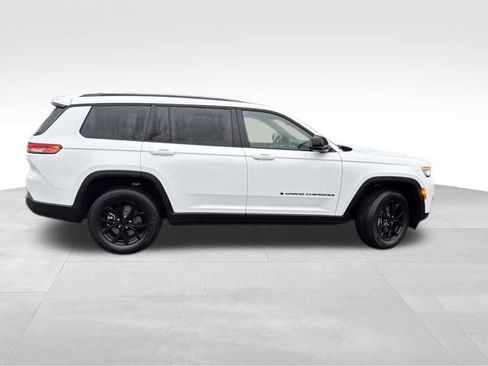 New 2025 Jeep Grand Cherokee L Altitude image 8