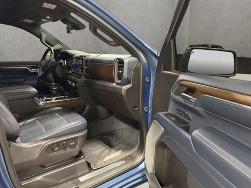 Used 2024 Chevrolet Silverado 1500 High Country w/ High Country Premium Package AWD/4WD image 28
