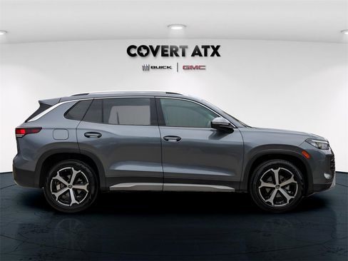 Used 2025 Volkswagen Tiguan SE image 7