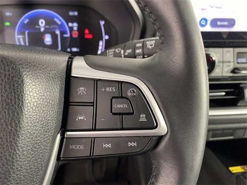 Used 2025 Toyota Grand Highlander AWD Hybrid image 17