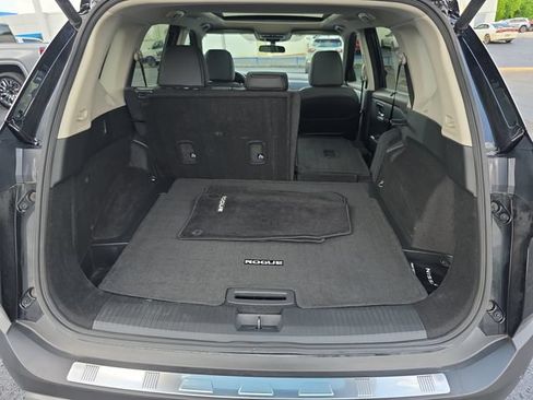 Used 2023 Nissan Rogue SV w/ SV Premium B Package FWD image 26