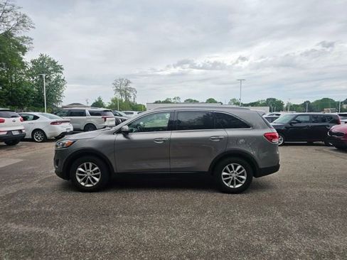 Used 2018 Kia Sorento FWD image 2